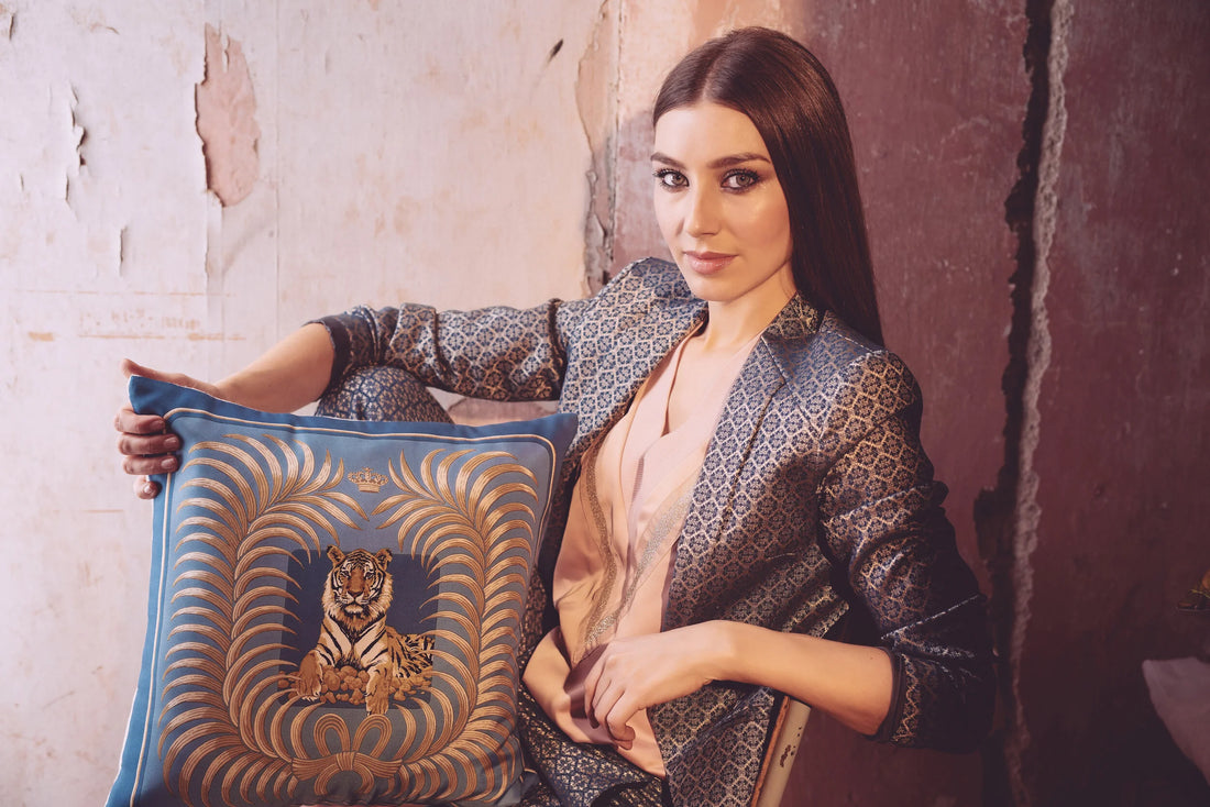 Katie Larmour Joins the World’s Premier Antiques Dealers at ‘1stDibs’ 2016