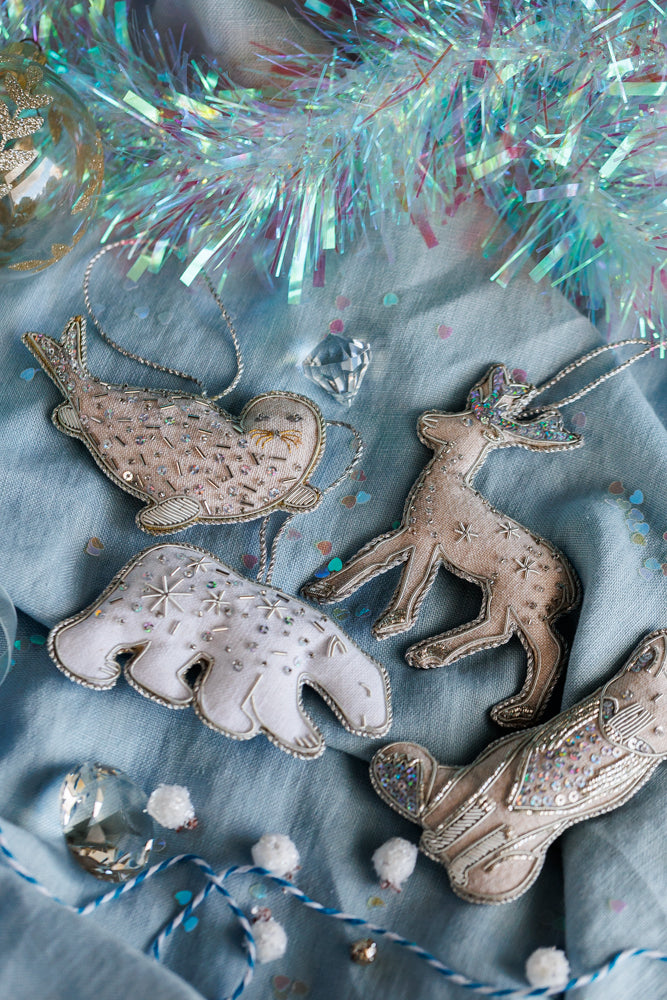 Reindeer large in oatmeal