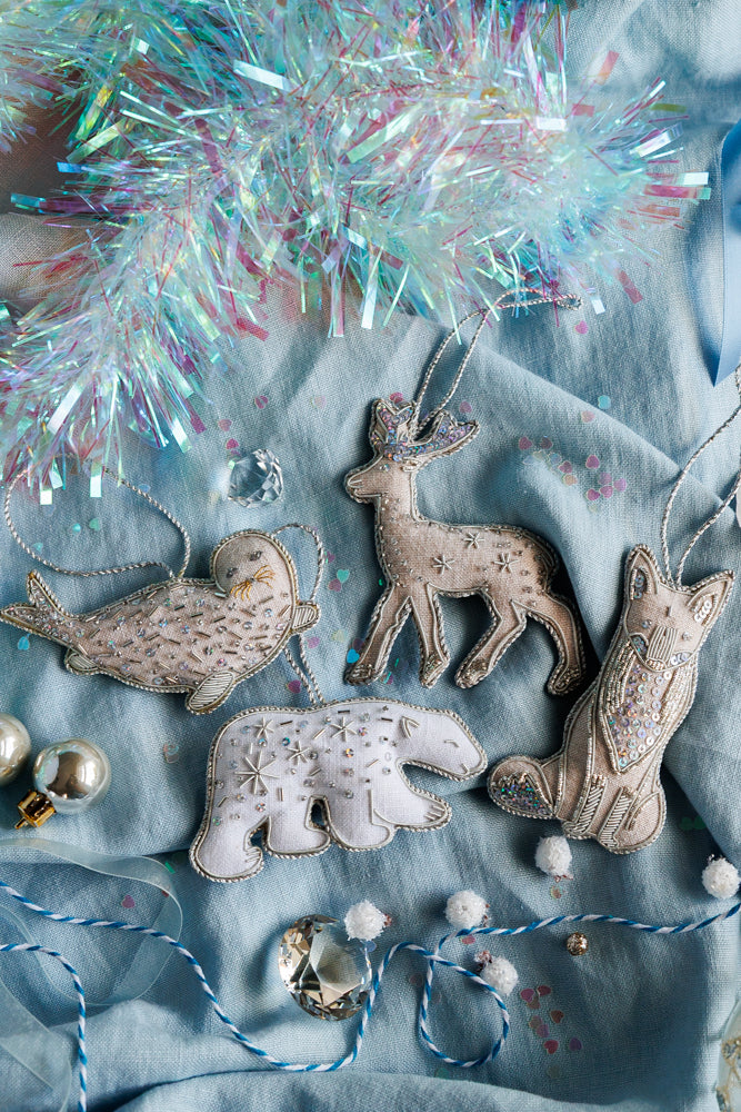 Reindeer large in oatmeal