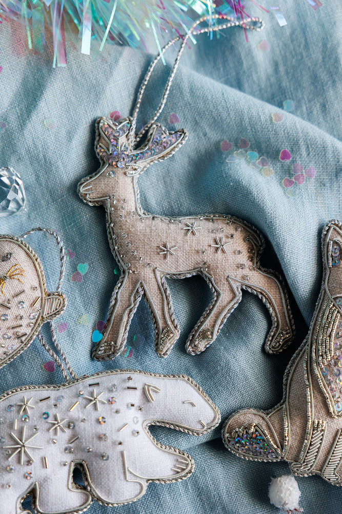 Reindeer large in oatmeal