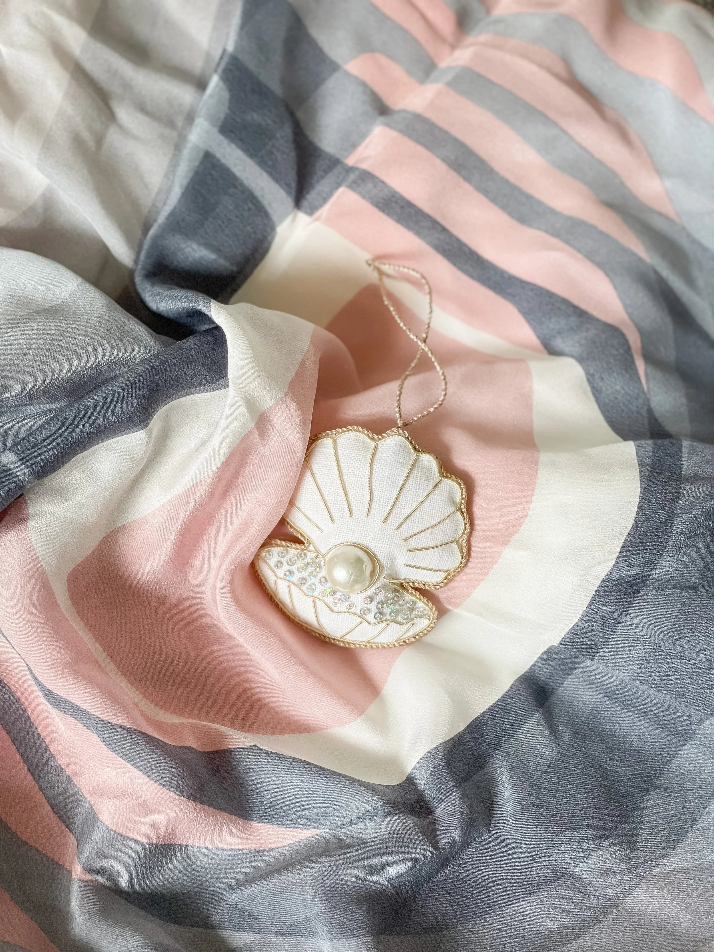 Open Clam Shell
