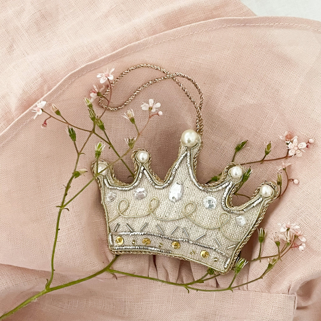 Crown in oatmeal