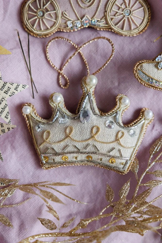 Crown in oatmeal
